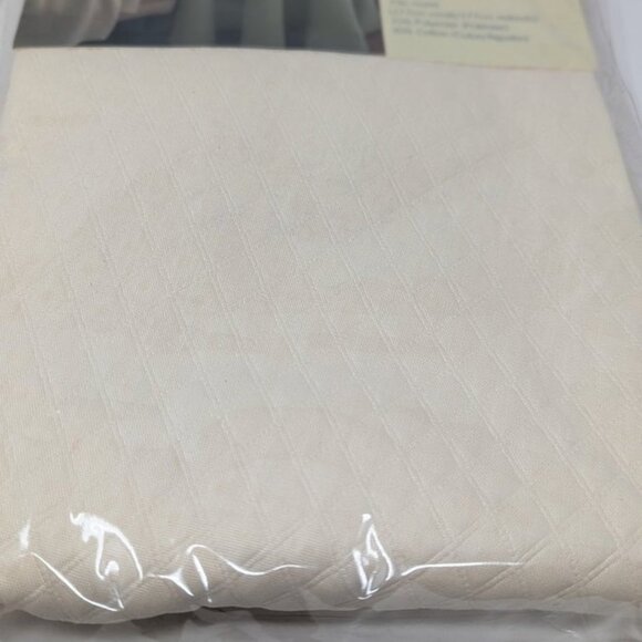 NEW Martha Stewart Everyday Embossed Diamond Decorative Table Vover Cloth Round - Picture 2 of 3